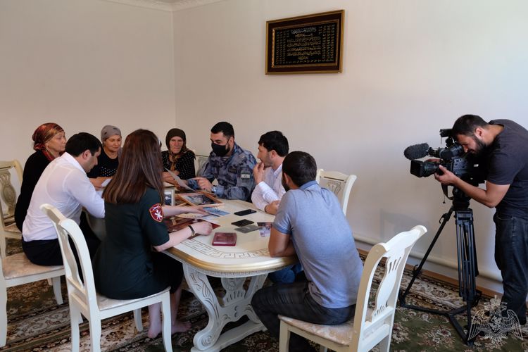 В Ингушетии росгвардейцы навестили семью погибшего сослуживца