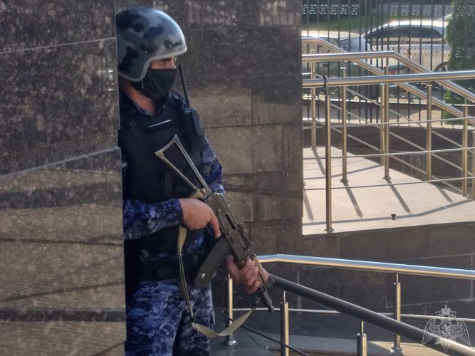 В Ингушетии сотрудники вневедомственной охраны Росгвардии провели тренировку слаженности действий при поступлении сигнала тревоги с охраняемого объекта