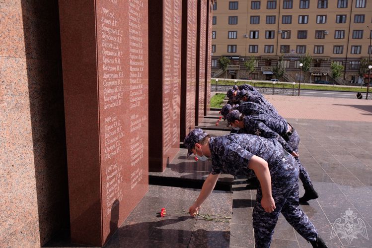 В Ингушетии росгвардейцы почтили память сотрудников, погибших при нападении на республику