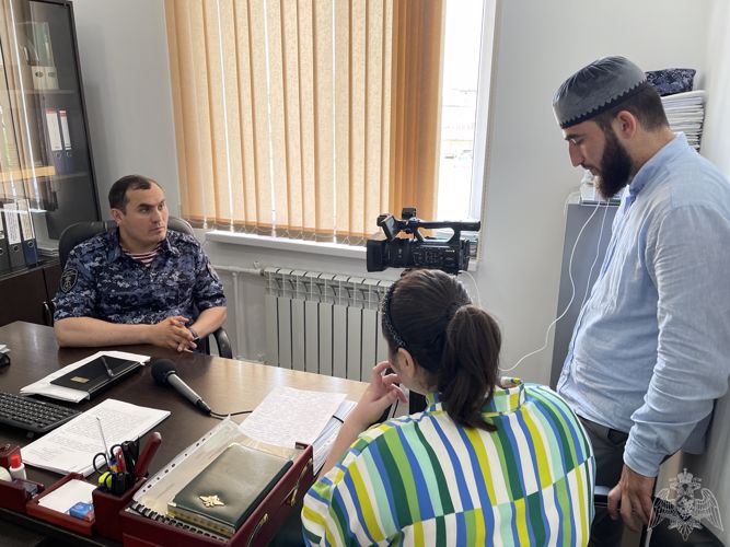 В Ингушетии журналисты регионального телеканала сняли сюжет о работе кадрового подразделения Росгвардии