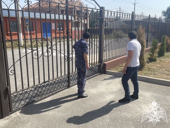 В Ингушетии росгвардейцы принимают участие в проверках образовательных учреждений