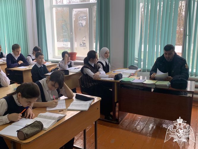 В Ингушетии росгвардейцы провели тематические встречи со школьниками, посвященные Дню Конституции