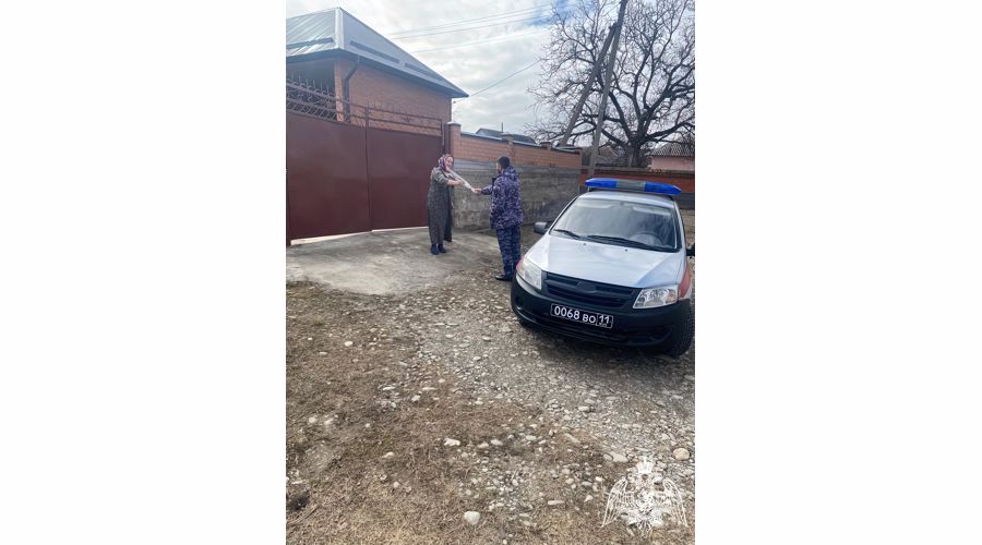 В Ингушетии росгвардейцы присоединились к акции «Дарите женщинам цветы»