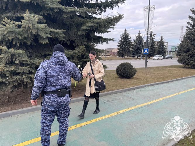 Дарите женщинам цветы