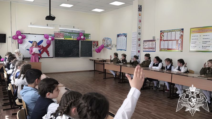 В преддверии Дня Победы в ведомственной школе Росгвардии организовали круглый стол