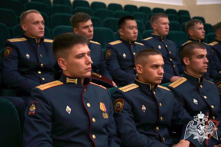  Командующий округом встретился с офицерами – выпускниками, прибывшими для прохождения службы на Северный Кавказ