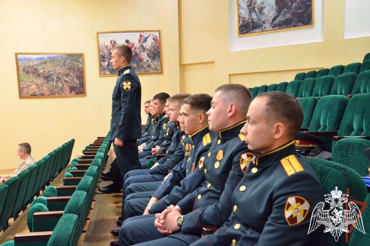  Командующий округом встретился с офицерами – выпускниками, прибывшими для прохождения службы на Северный Кавказ