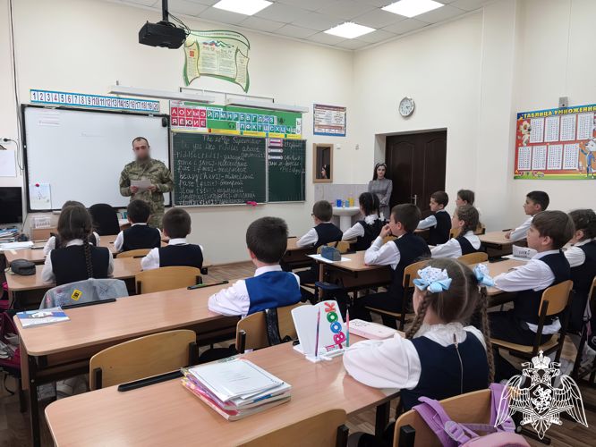 Росгвардеец  встретился с учащимися ведомственной школы в Ингушетии