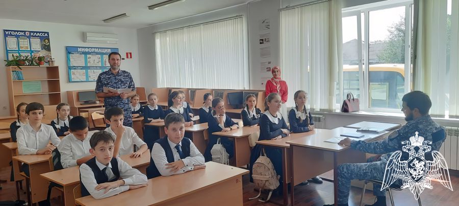 В Ингушетии росгвардейцы провели тематические встречи с учениками подшефных школ