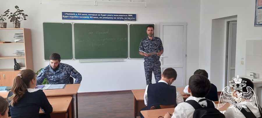 В Ингушетии росгвардейцы провели тематические встречи с учениками подшефных школ