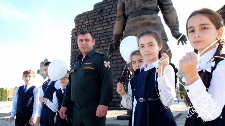 В Северо-Кавказском округе Росгвардии прошла патриотическая акция «Белые журавли. Памяти...»