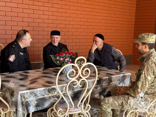 Начальник Управления Росгвардии по Республике Ингушетия вручил государственную награду бывшему сотруднику ОМОН