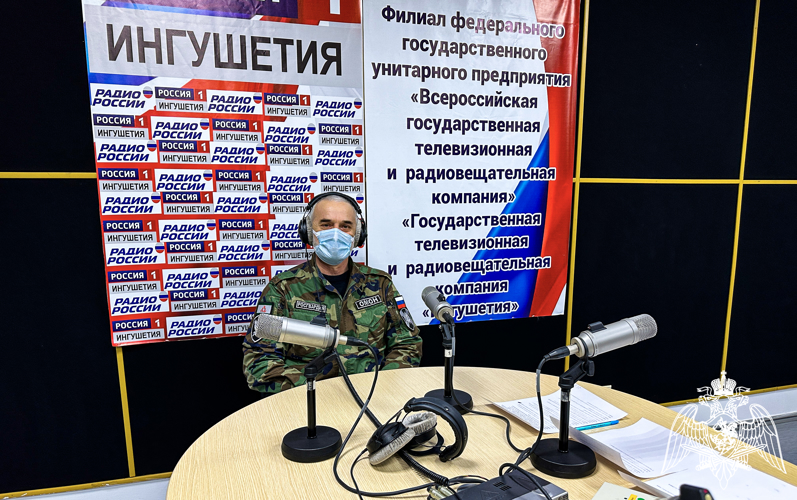 Инженер Росгвардии выступил в эфире ведомственной радиорубрики в Ингушетии