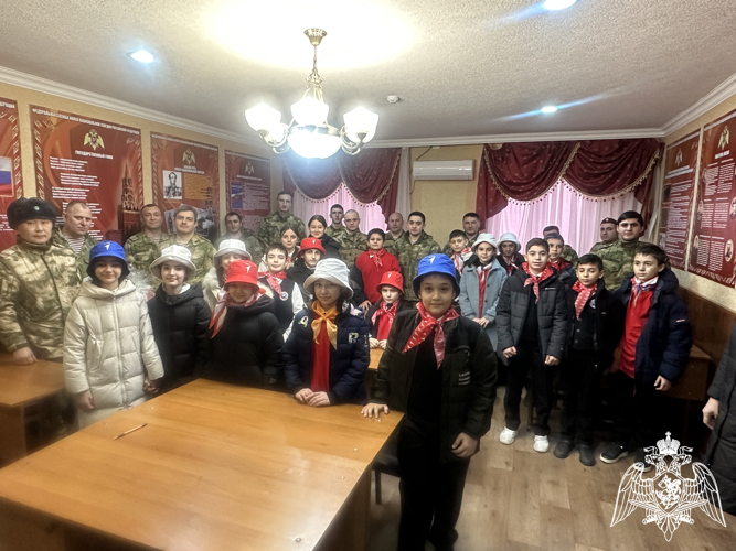 Лицеисты поздравили росгвардейцев с Днем защитника Отечества в Ингушетии