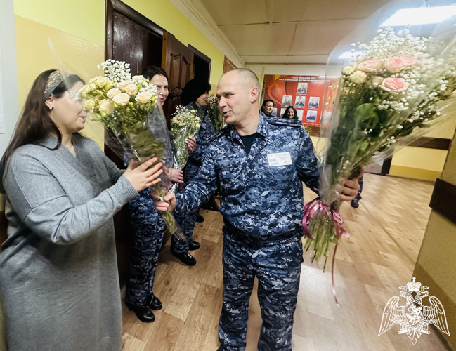 Росгвардейцы поздравили женщин-коллег с 8 марта в Ингушетии