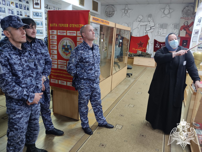 Росгвардейцы посетили посвященную Великой Победе выставку в Ингушетии