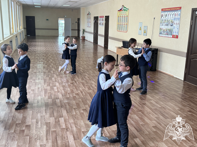 Ученики школы №2 Росгвардии приняли участие в ведомственной акции в Ингушетии