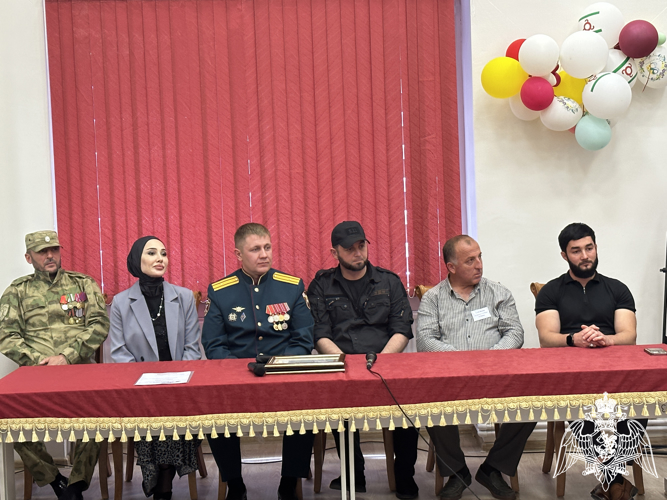 В Назрани прошла встреча росгвардейцев с лицеистами