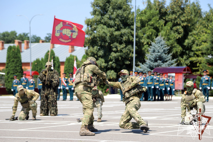 Памятник военнослужащим Росгвардии открыт в Назрани