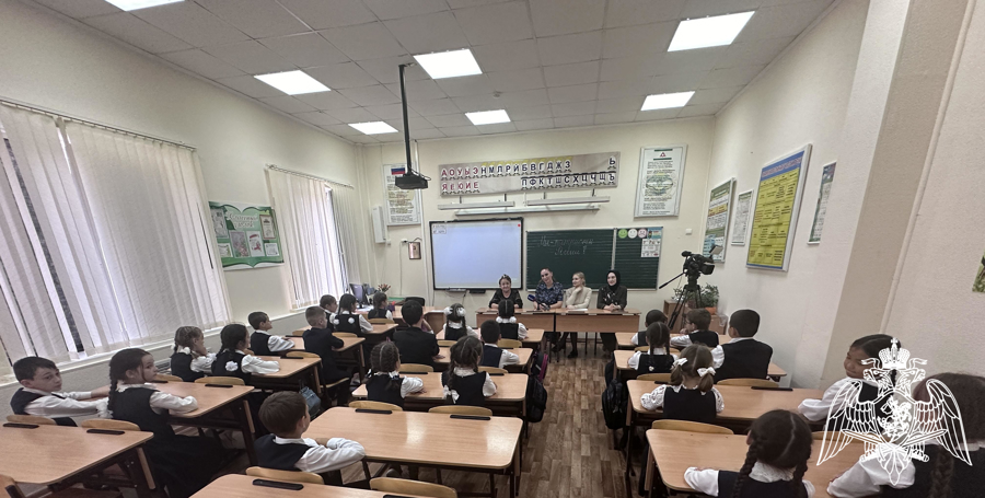 Росгвардейцы провели круглый стол с учащимися ведомственной школы в Ингушетии