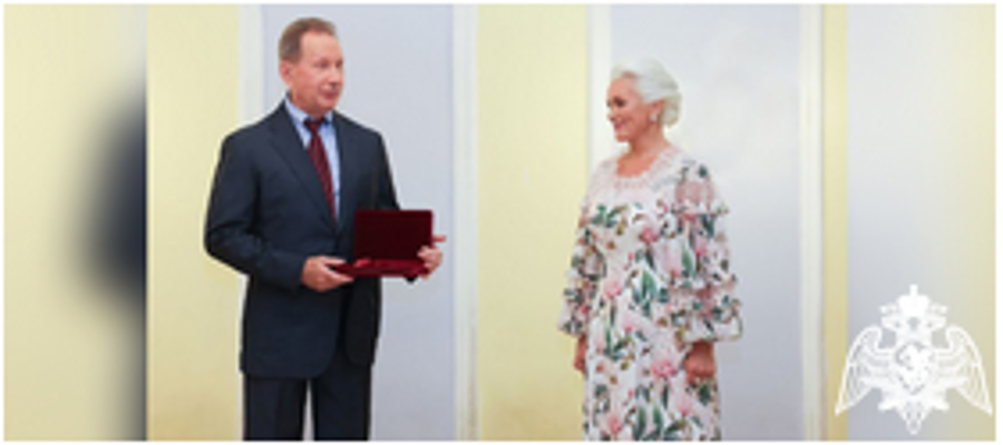 Генерал армии Виктор Золотов вручил орден «За заслуги в культуре и искусстве» народной артистке России Наталии Елисеевой