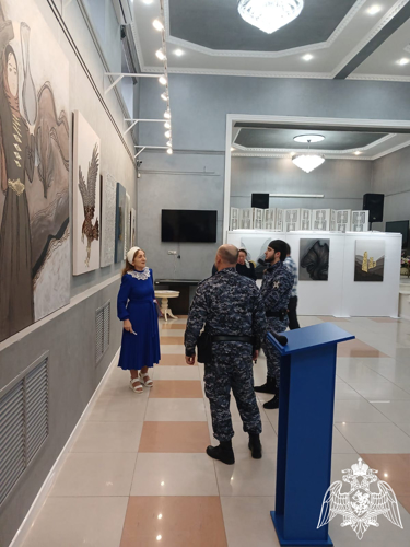 В Ингушетии росгвардейцы посетили выставку живописи  