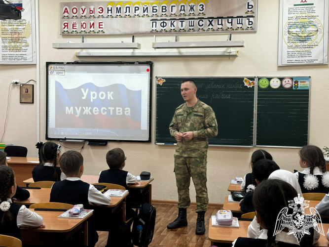 Росгвардейцы Ингушетии провели уроки Мужества в образовательных учреждениях региона
