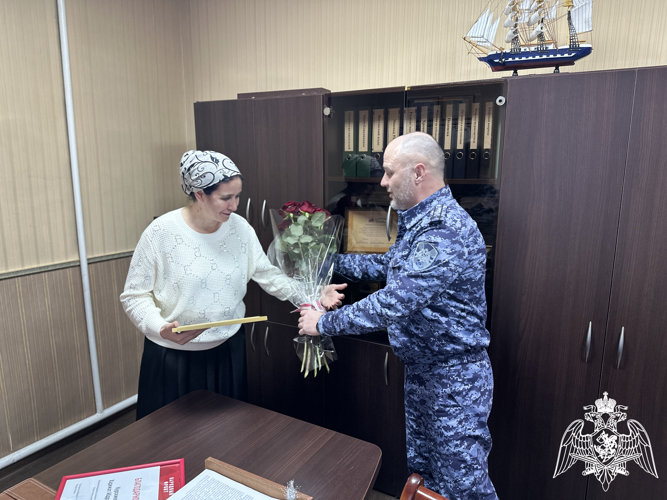 В Ингушетии росгвардейцы поздравили журналистов республиканских изданий с Днем российской печати