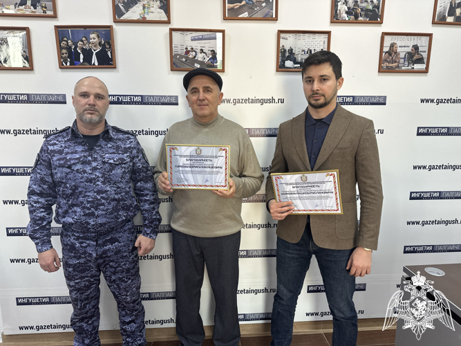 В Ингушетии росгвардейцы поздравили журналистов республиканских изданий с Днем российской печати