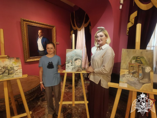 В Галерее Александра Шилова открылась выставка рисунков кадет и детей росгвардейцев, посвященная 80-летию Победы в Великой Отечественной войне (видео)