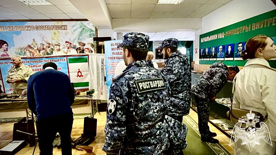 Росгвардейцы Ингушетии посетили выставку, приуроченную к  80-летию Великой Победы
