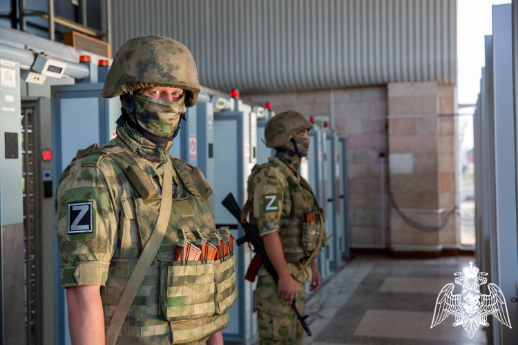 Первый заместитель директора Росгвардии генерал-полковник Юрий Яшин поздравил военнослужащих соединений и воинских частей по охране ВГО и специальных грузов с профессиональным праздником (видео)