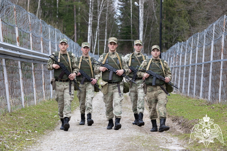 Первый заместитель директора Росгвардии генерал-полковник Юрий Яшин поздравил военнослужащих соединений и воинских частей по охране ВГО и специальных грузов с профессиональным праздником (видео)