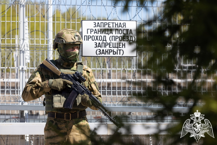 Первый заместитель директора Росгвардии генерал-полковник Юрий Яшин поздравил военнослужащих соединений и воинских частей по охране ВГО и специальных грузов с профессиональным праздником (видео)
