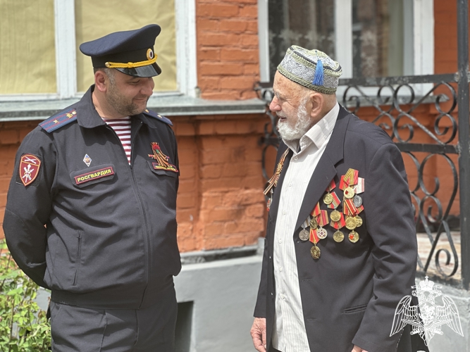 В преддверии Дня Великой Победы росгвардейцы навестили труженика тыла в Ингушетии