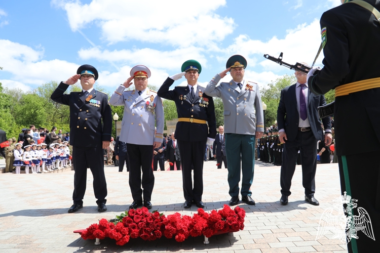 Сотрудники Росгвардии приняли участие в открытии Аллеи Победы и мемориального комплекса Вечного огня в Ингушетии