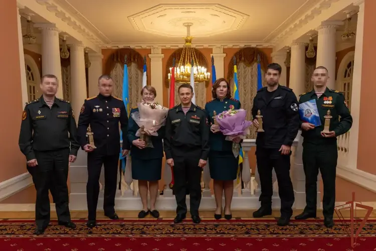 Военнослужащим и сотрудникам Росгвардии вручили награды Всероссийской акции «Есть такая профессия – Родину защищать»