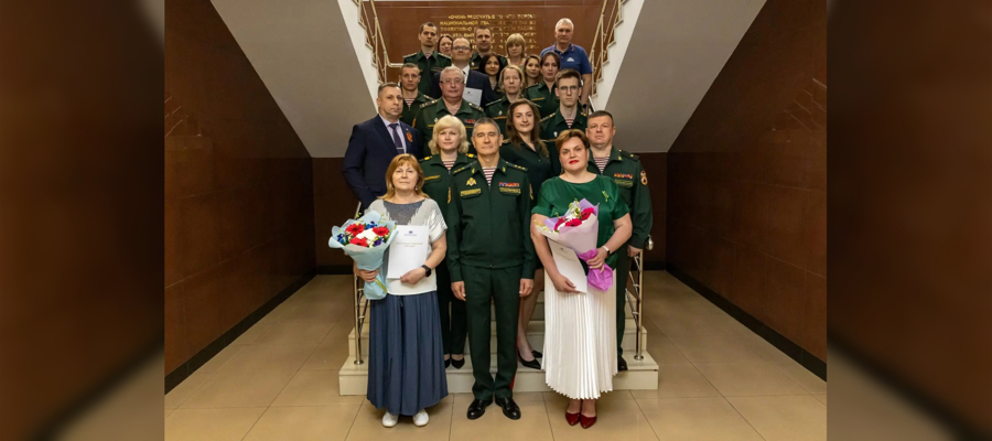 В Международный день музеев генерал-полковник Юрий Аверин вручил награды коллективу Центрального музея Росгвардии