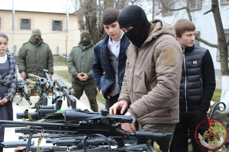 Росгвардейцы провели День открытых дверей для школьников Ингушетии