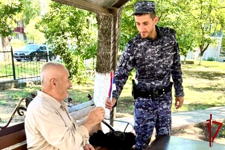 Росгвардейцы Ингушетии приняли участие в акции, посвященной Дню Государственного флага Российской Федерации