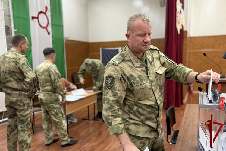 Росгвардейцы в Ингушетии принимают участие в Едином дне голосования